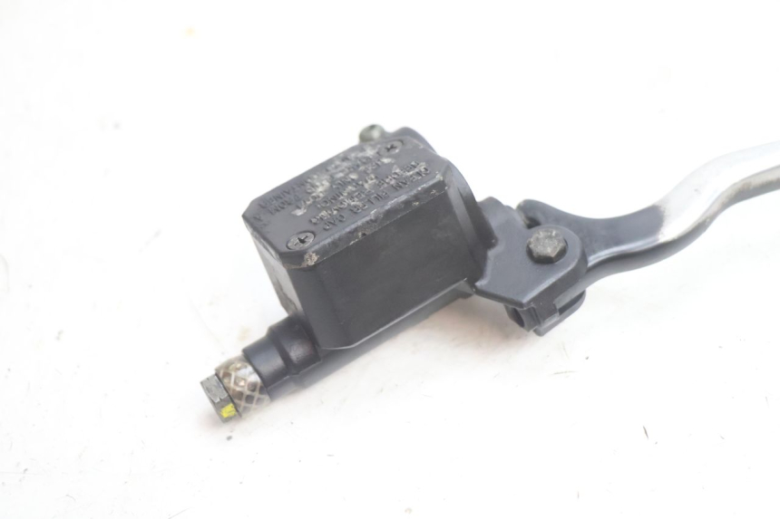 photo de HAUPTBREMSZYLINDER HINTEN PIAGGIO X9 EVOLUTION 125 (2003 - 2007) - Details der Befestigungspunkte