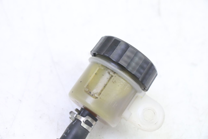 photo de BREMSPUMPE HINTEN YAMAHA XJ6 ABS 600 (2008 - 2016) - Zoom auf Gebrauchszustand