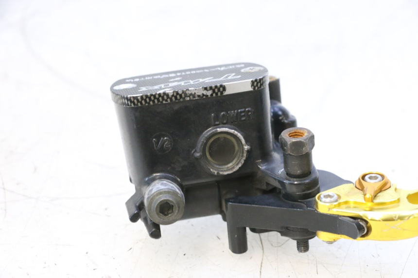 photo de BREMSPUMPE HINTEN YAMAHA XP T-MAX ABS 500 (2005 - 2005) - Oberflächenzustand und Material