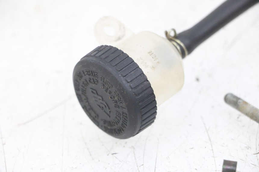 photo de HAUPTBREMSZYLINDER HINTEN PEUGEOT XP6 50 (1997 - 2003) - Technische Nahaufnahme