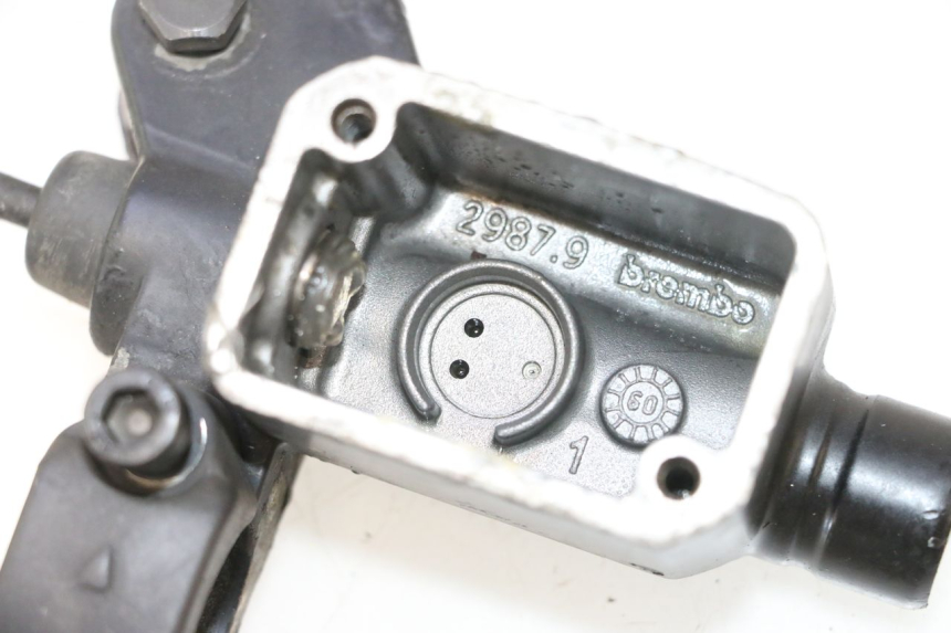 photo de BREMSPUMPE HINTEN YAMAHA YP MAJESTY 125 (2007 - 2010) - Charakteristische Merkmale