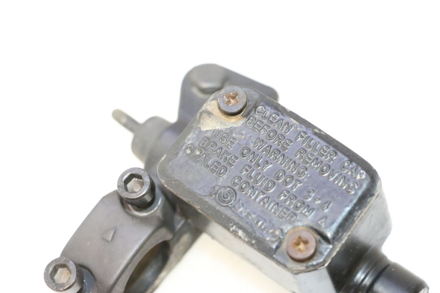 photo de BREMSPUMPE HINTEN YAMAHA YP MAJESTY 125 (2007 - 2010) - Zoom auf Gebrauchszustand