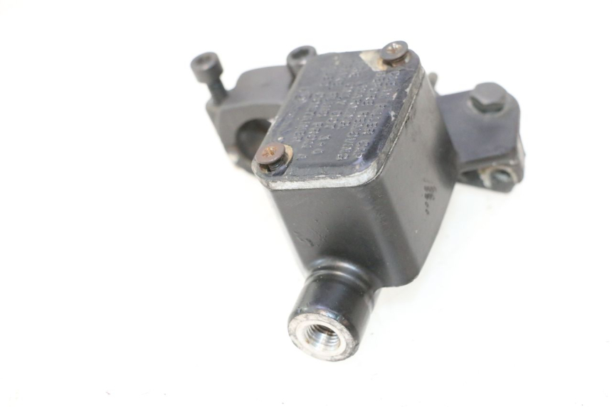 photo de BREMSPUMPE HINTEN YAMAHA YP MAJESTY 125 (2007 - 2010) - Details der Befestigungspunkte
