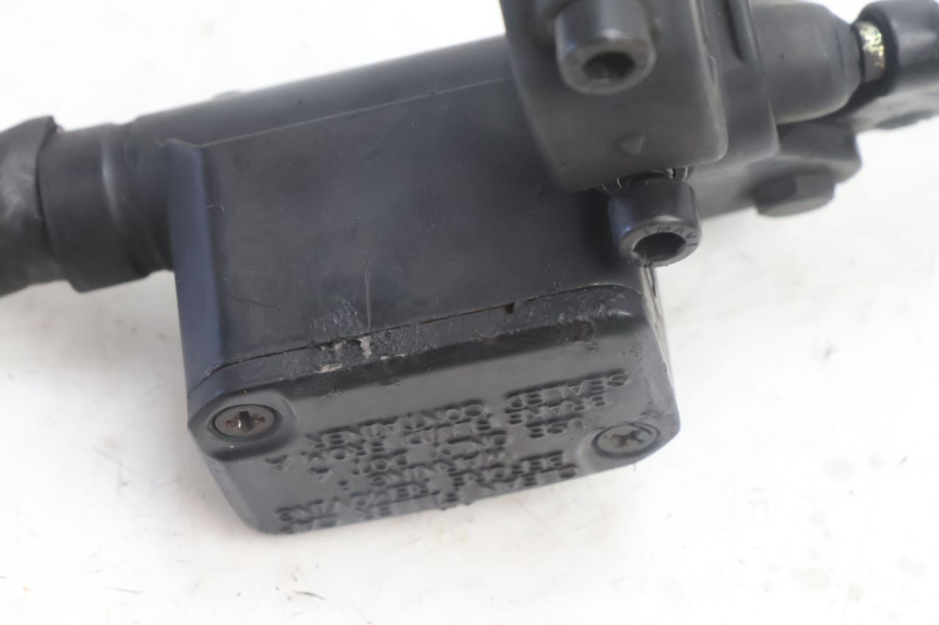 photo de BREMSPUMPE HINTEN YAMAHA YP MAJESTY 125 (2007 - 2010) - Technische Nahaufnahme