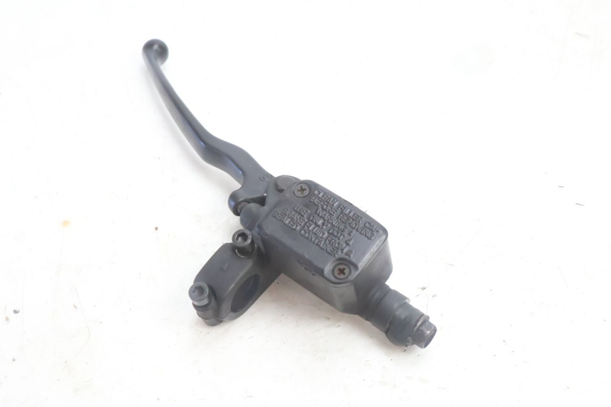 photo de BREMSPUMPE HINTEN YAMAHA YP MAJESTY 125 (2007 - 2010) - Details der Befestigungspunkte
