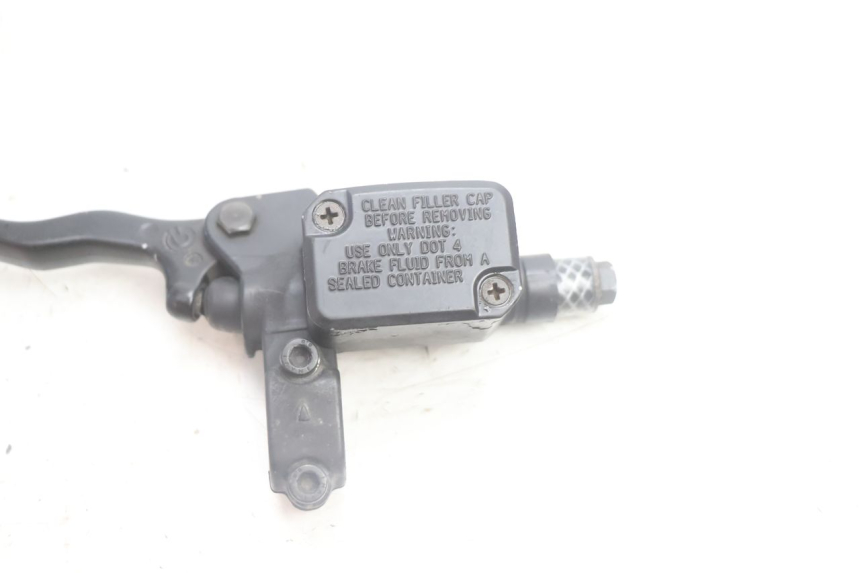 photo de HAUPTBREMSZYLINDER HINTEN YAMAHA YP MAJESTY 125 (2002 - 2006) - Zoom auf Gebrauchszustand