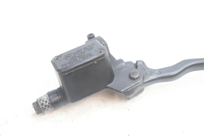 photo de HAUPTBREMSZYLINDER HINTEN YAMAHA YP MAJESTY 125 (2002 - 2006) - Technische Nahaufnahme