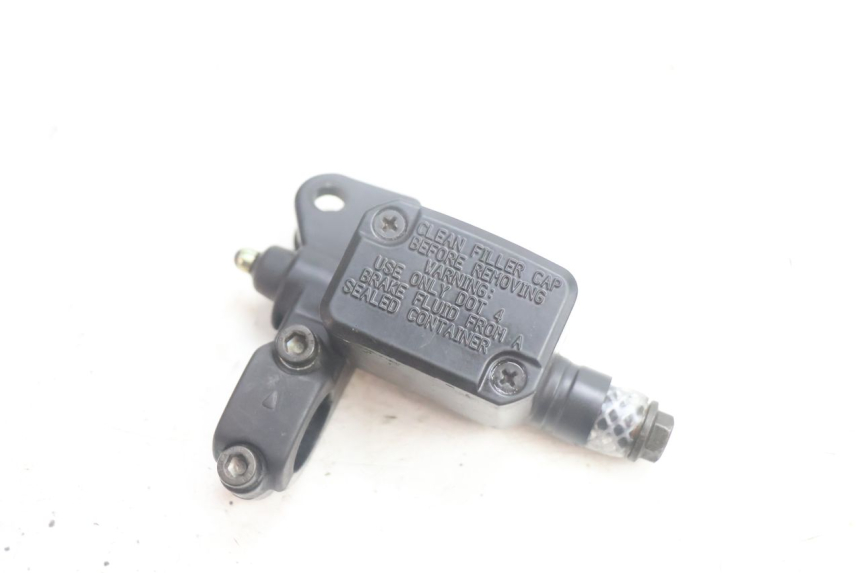 photo de HAUPTBREMSZYLINDER HINTEN YAMAHA YP MAJESTY 125 (2002 - 2006) - Detailansicht des Bauteils