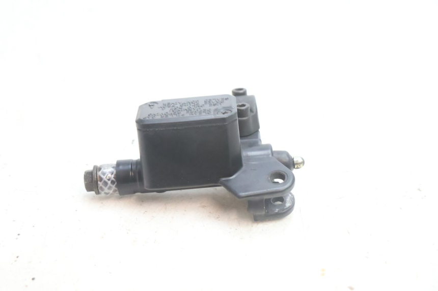 photo de HAUPTBREMSZYLINDER HINTEN YAMAHA YP MAJESTY 125 (2002 - 2006) - Alternative Perspektive