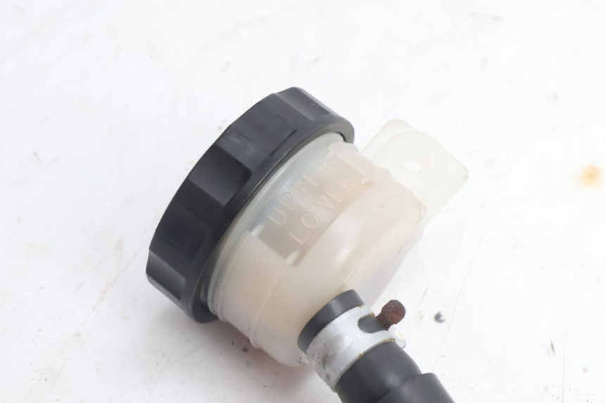 photo de BREMSPUMPE HINTEN KAWASAKI ZZR 600 (1995 - 2004) - Zoom auf Gebrauchszustand
