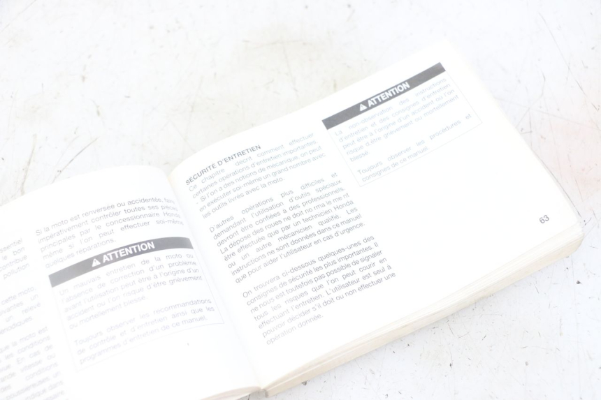 photo de BENUTZERHANDBUCH HONDA CBF 500 (2004 - 2007) - Technische Nahaufnahme