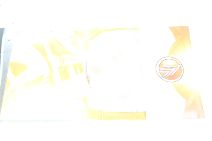 photo de BENUTZERHANDBUCH KEEWAY F-ACT FACT 50 (2006 - 2011) - Oberflächenzustand und Material