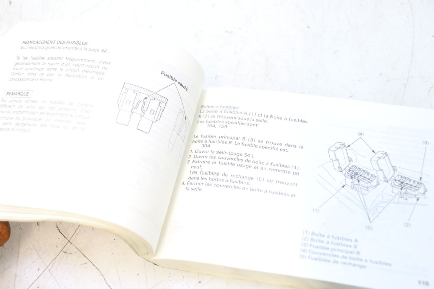 photo de BENUTZERHANDBUCH HONDA FJS SILVER WING SILVERWING 400 (2005 - 2008) - Details der Befestigungspunkte