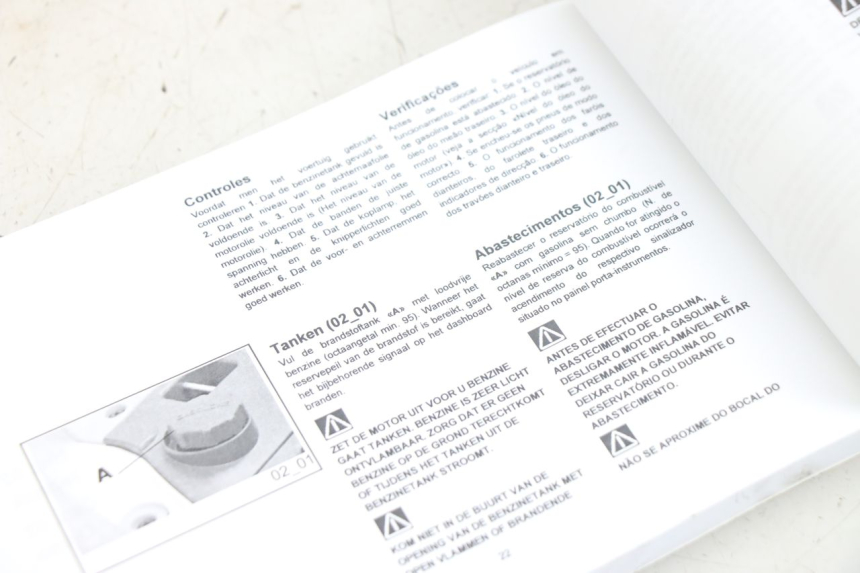 photo de BENUTZERHANDBUCH PIAGGIO FLY 125 (2005 - 2012) - Gesamtansicht des Produkts