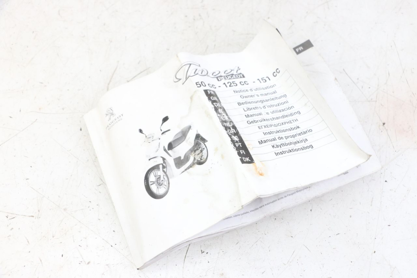 photo de BENUTZERHANDBUCH PEUGEOT TWEET 4T 50 (2014 - 2019) - Hauptansicht