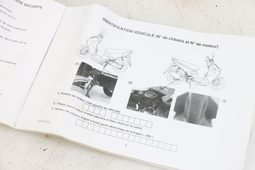 photo de BENUTZERHANDBUCH KYMCO SUPER 8 4T 50 (2021 - 2024) - Alternative Perspektive