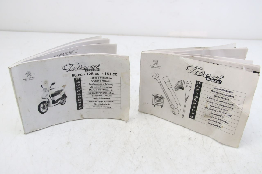 photo de BENUTZERHANDBUCH PEUGEOT TWEET 4T 50 (2010 - 2014) - Hauptansicht