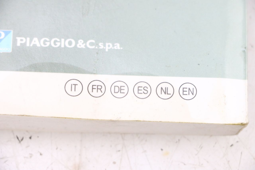 photo de BENUTZERHANDBUCH PIAGGIO VESPA GTS SUPER IE 125 (2009 - 2016) - Gesamtansicht des Produkts