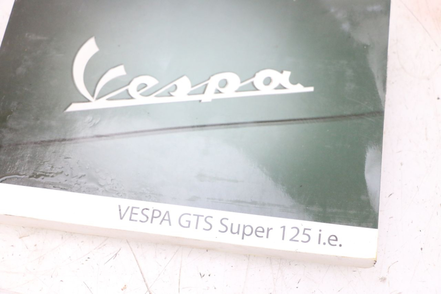 photo de BENUTZERHANDBUCH PIAGGIO VESPA GTS SUPER IE 125 (2009 - 2016) - Oberflächenzustand und Material