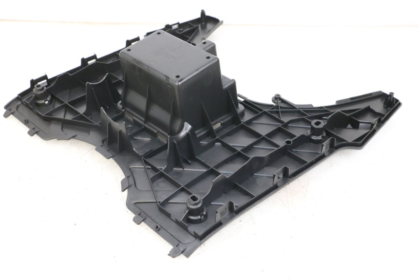 photo de TRITTBRETT VERKLEIDUNG DAELIM A-FOUR 2T 50 (2005 - 2012) - Oberflächenzustand und Material