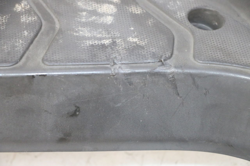 photo de TRITTBRETT VERKLEIDUNG KYMCO AGILITY NAKED RENOUVO 2T 50 (2011 - 2018) - Detailansicht des Bauteils