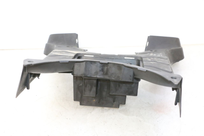 photo de TRITTBRETT VERKLEIDUNG KYMCO AGILITY NAKED RENOUVO 2T 50 (2011 - 2018) - Charakteristische Merkmale