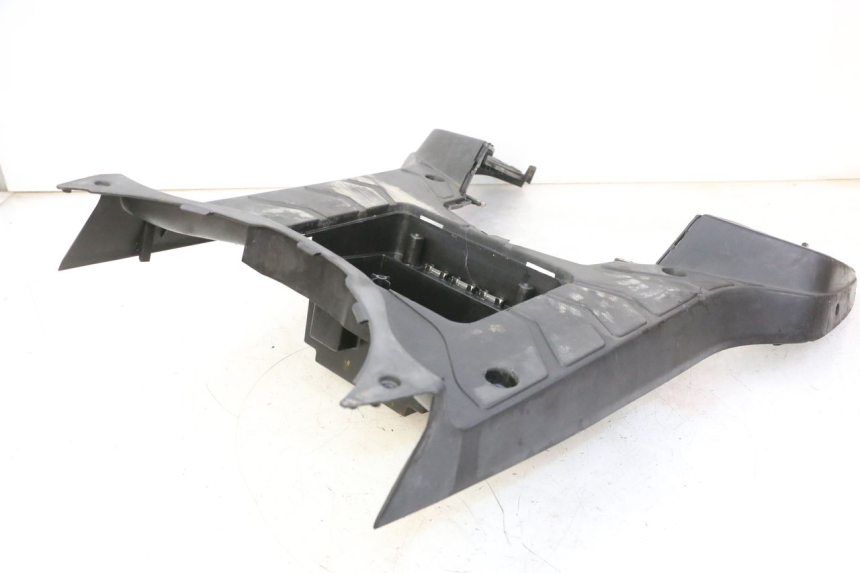 photo de TRITTBRETT VERKLEIDUNG KYMCO AGILITY NAKED RENOUVO 2T 50 (2011 - 2018) - Zoom auf Komponenten