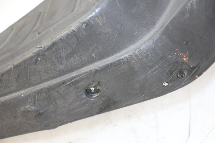 photo de TRITTBRETT VERKLEIDUNG KYMCO AGILITY NAKED RENOUVO 2T 50 (2011 - 2018) - Zoom auf Gebrauchszustand