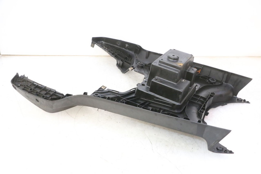 photo de TRITTBRETT VERKLEIDUNG KYMCO AGILITY NAKED RENOUVO 2T 50 (2011 - 2018) - Oberflächenzustand und Material