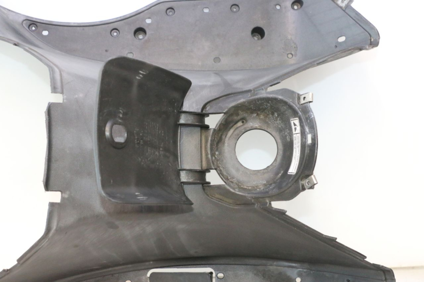 photo de TRITTBRETT VERKLEIDUNG APRILIA ATLANTIC S 125 (2010 - 2013) - Details der Befestigungspunkte