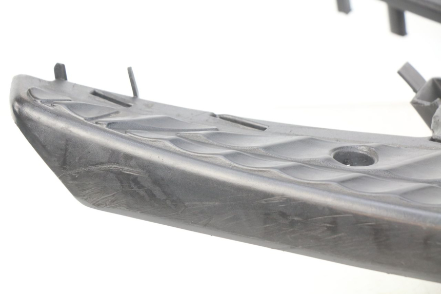 photo de TRITTBRETT VERKLEIDUNG MBK BOOSTER NEXT GENERATION 50 (2004 - 2007) - Details der Befestigungspunkte