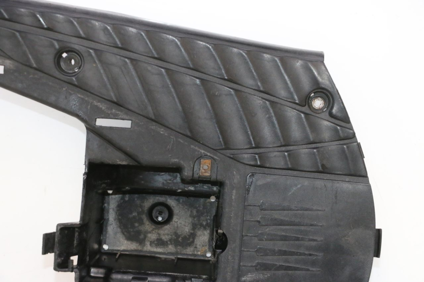 photo de TRITTBRETT VERKLEIDUNG MBK BOOSTER ROCKET 50 (1995 - 1998) - Details der Befestigungspunkte