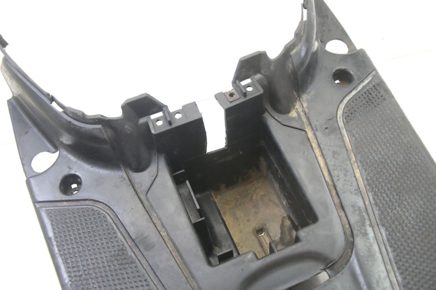 photo de TRITTBRETT VERKLEIDUNG MBK BOOSTER SPIRIT NAKED 50 (2004 - 2017) - Zoom auf Gebrauchszustand