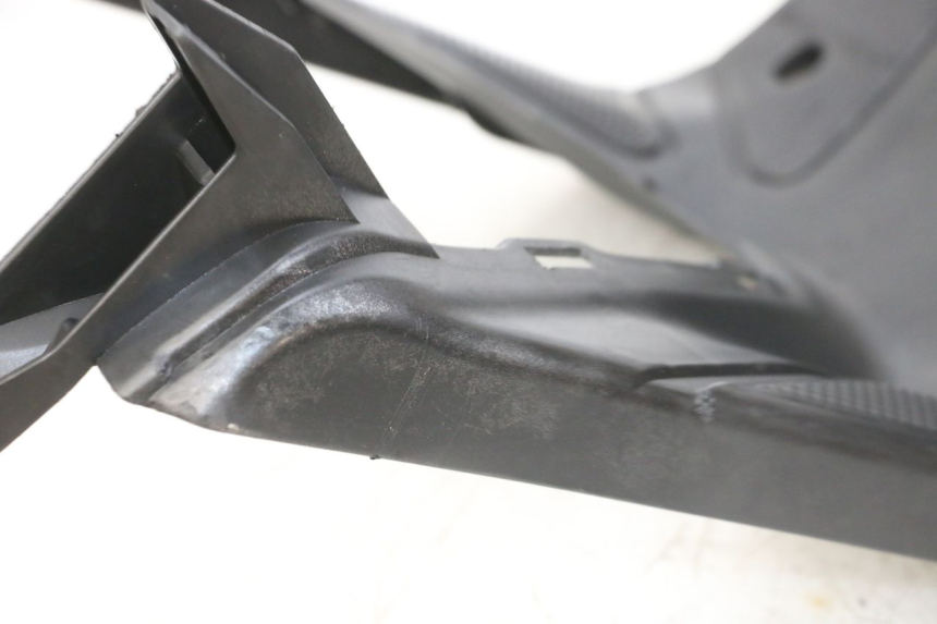 photo de TRITTBRETT VERKLEIDUNG MBK BOOSTER SPIRIT NAKED 50 (2004 - 2017) - Fokus auf die Struktur