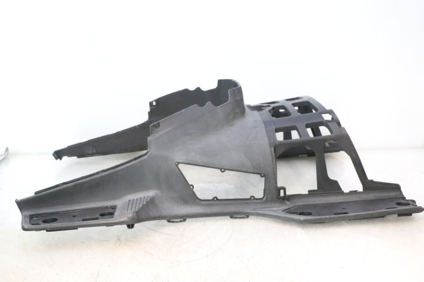 photo de TRITTBRETT VERKLEIDUNG SUZUKI BURGMAN EXECUTIVE ABS 650 (2006 - 2012) - Detailansicht des Bauteils
