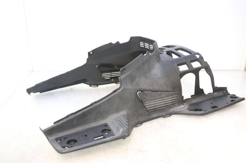 photo de TRITTBRETT VERKLEIDUNG SUZUKI BURGMAN EXECUTIVE ABS 650 (2006 - 2012) - Charakteristische Merkmale