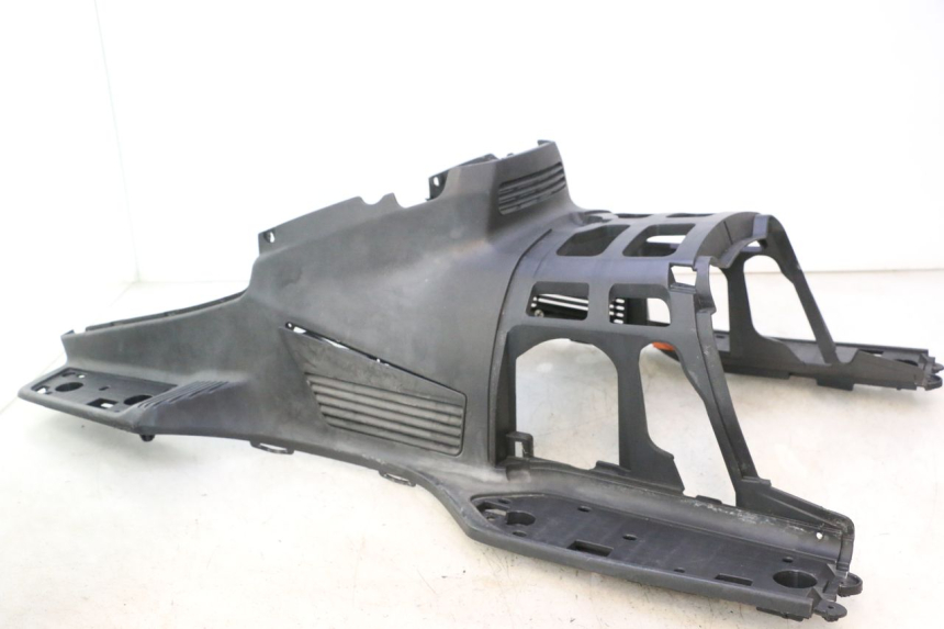 photo de TRITTBRETT VERKLEIDUNG SUZUKI BURGMAN EXECUTIVE ABS 650 (2006 - 2012) - Zoom auf Komponenten