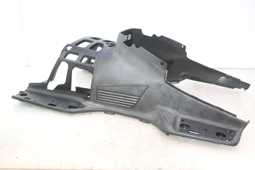 photo de TRITTBRETT VERKLEIDUNG SUZUKI BURGMAN EXECUTIVE ABS 650 (2006 - 2012) - Details der Befestigungspunkte