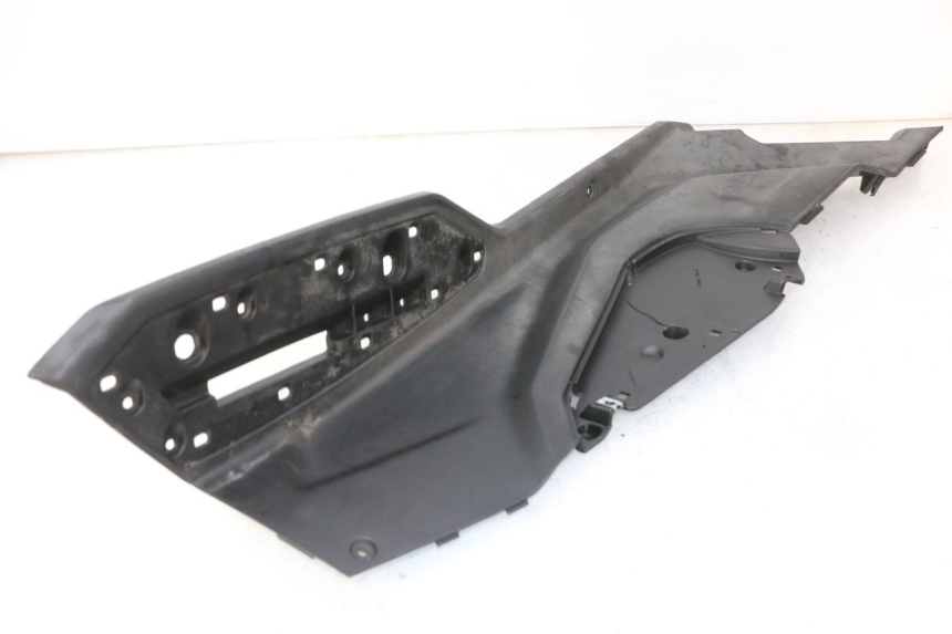 photo de TRITTBRETT VERKLEIDUNG RECHTS QUADRO 4 4D 350 (2015 - 2018) - Detailansicht des Bauteils