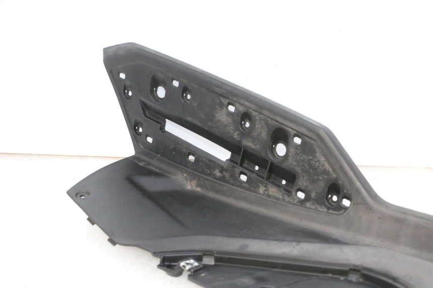 photo de TRITTBRETT VERKLEIDUNG RECHTS QUADRO 4 4D 350 (2015 - 2018) - Details der Befestigungspunkte