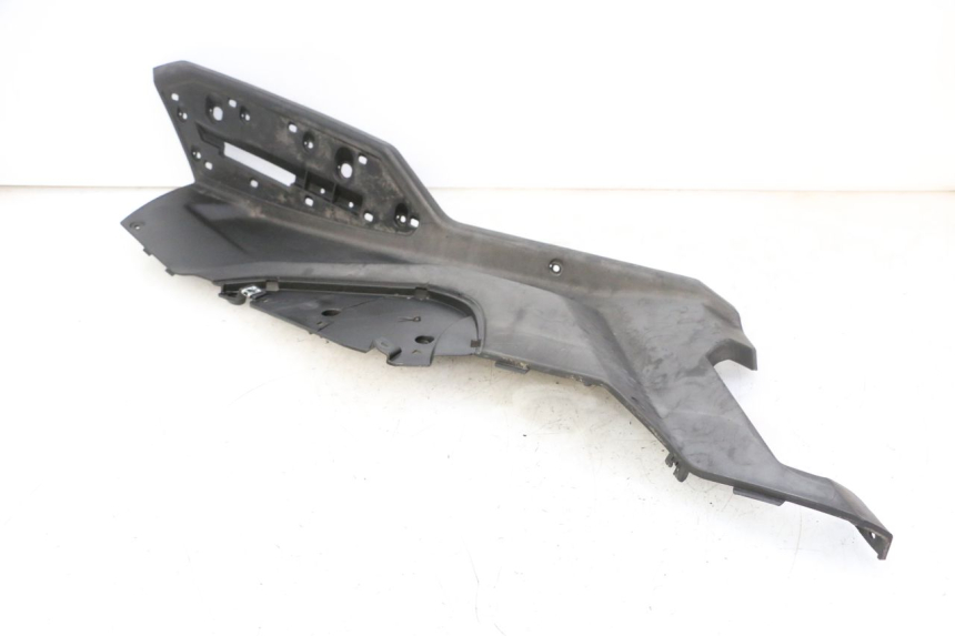 photo de TRITTBRETT VERKLEIDUNG RECHTS QUADRO 4 4D 350 (2015 - 2018) - Oberflächenzustand und Material