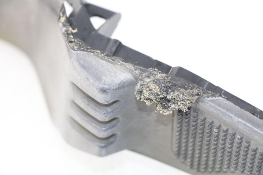 photo de RECHTER FUßRASTEN KYMCO DINK STREET 125 (2009 - 2014) - Details der Befestigungspunkte