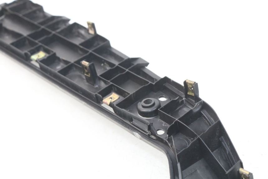 photo de RECHTER FUßRASTEN KYMCO DINK STREET 125 (2009 - 2014) - Oberflächenzustand und Material