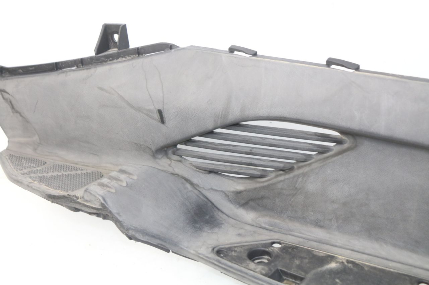 photo de RECHTER FUßRASTEN KYMCO DINK STREET 125 (2009 - 2014) - Charakteristische Merkmale