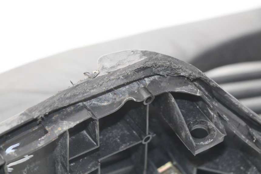 photo de RECHTER FUßRASTEN KYMCO DINK STREET 125 (2009 - 2014) - Kennzeichnungen und Originalreferenzen