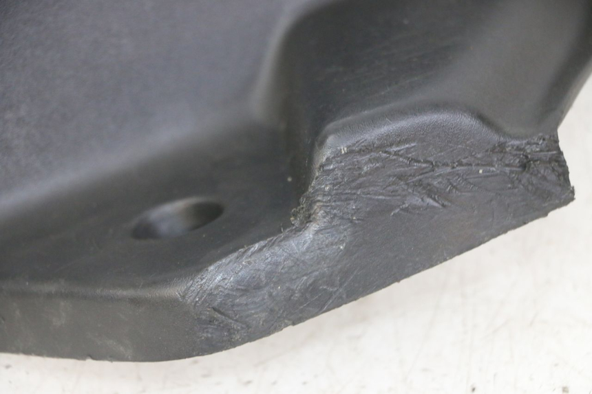 photo de TRITTBRETT VERKLEIDUNG RECHTS PEUGEOT ELYSEO 125 (1999 - 2004) - Details der Befestigungspunkte