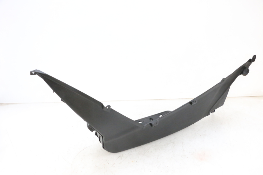 photo de TRITTBRETT VERKLEIDUNG RECHTS JM MOTORS GTS 125 (2015 - 2019) - Details der Befestigungspunkte