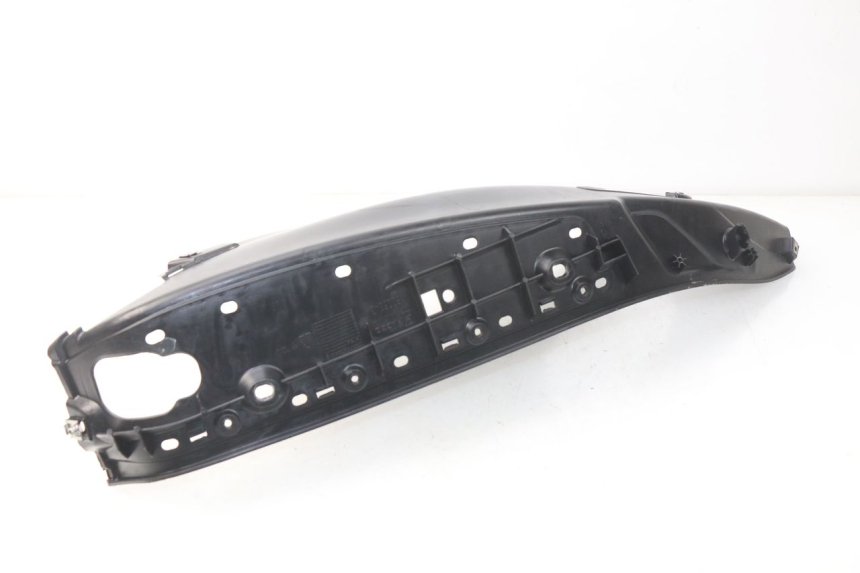 photo de TRITTBRETT VERKLEIDUNG RECHTS PIAGGIO MP3 HPE 500 (2019 - 2022) - Zoom auf Gebrauchszustand