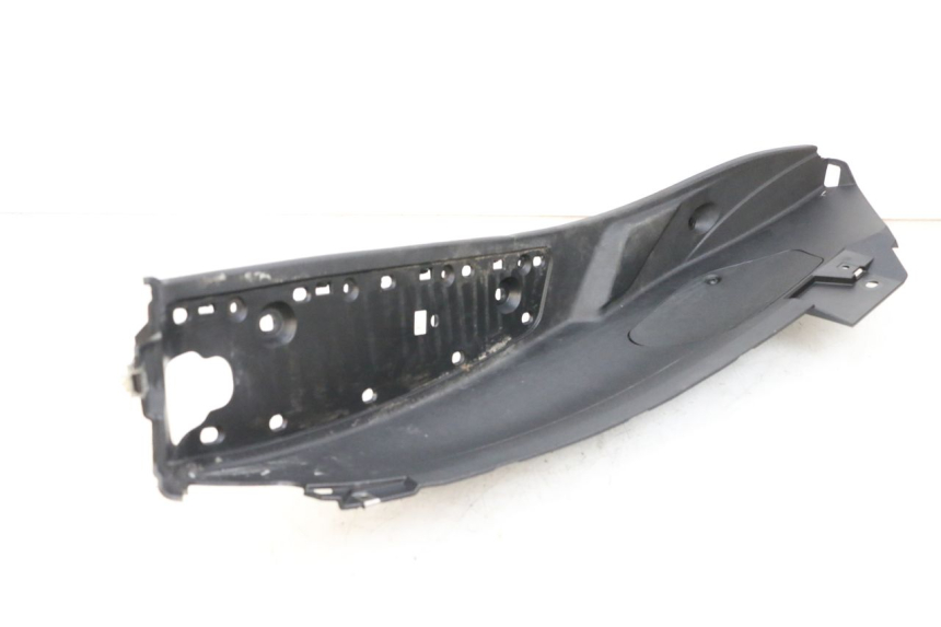 photo de TRITTBRETT VERKLEIDUNG RECHTS PIAGGIO MP3 HPE 350 (2018 - 2020) - Details der Befestigungspunkte