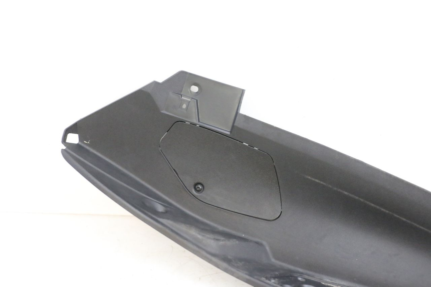 photo de TRITTBRETT VERKLEIDUNG RECHTS PIAGGIO MP3 HPE 350 (2018 - 2020) - Oberflächenzustand und Material